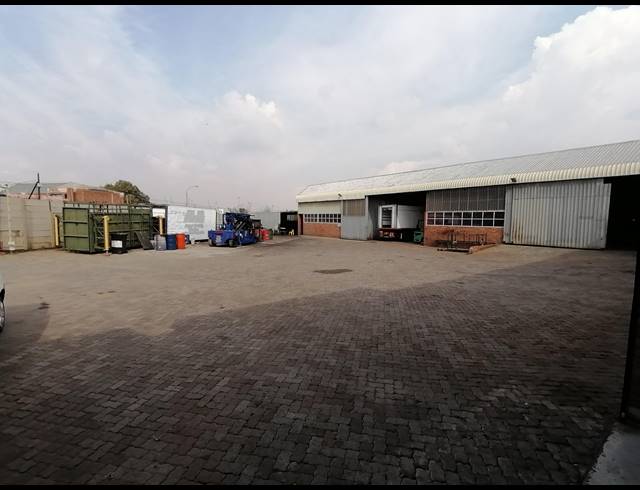 1,335M² WAREHOUSE FOR SALE IN ANDERBOLT